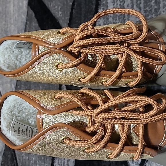 OUTWOODS SHORT GLITTER GOLD LINED DUCK BOOTS - Picture 5 of 13